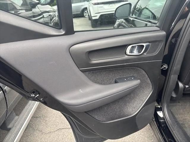 2024 Volvo XC40 B5 Plus Dark Theme