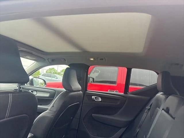 2024 Volvo XC40 B5 Plus Dark Theme