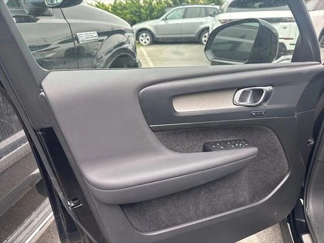2024 Volvo XC40 B5 Plus Dark Theme