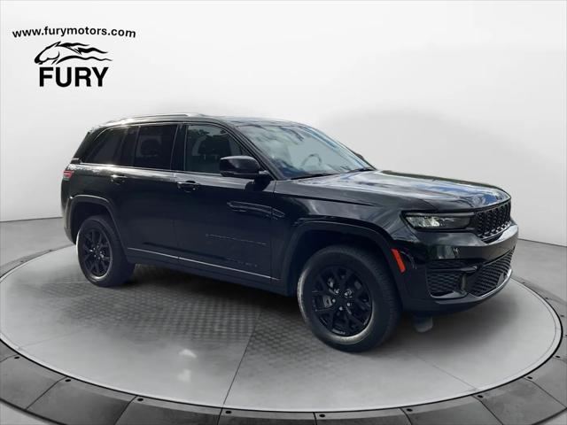 2025 Jeep Grand Cherokee Altitude 4x4 for sale in South St. Paul, MN