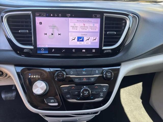 2022 Chrysler Pacifica Touring L