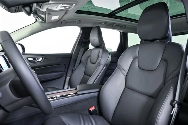 2024 Volvo XC60 Recharge T8 Plus Dark Theme