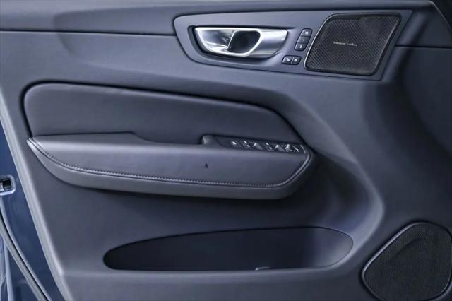 2024 Volvo XC60 Recharge T8 Plus Dark Theme