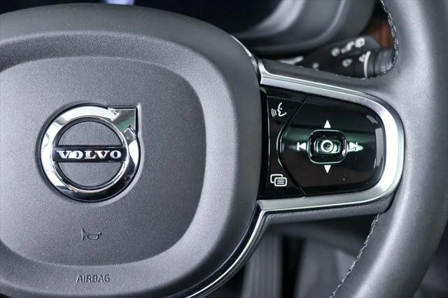 2024 Volvo XC60 Recharge T8 Plus Dark Theme