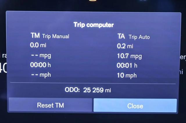 2024 Volvo XC60 Recharge T8 Plus Dark Theme