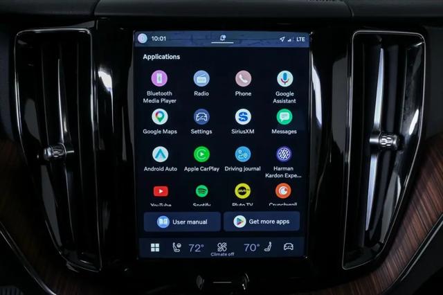 2024 Volvo XC60 Recharge T8 Plus Dark Theme