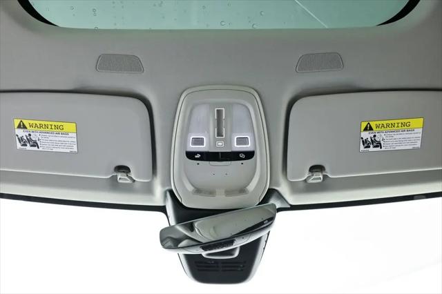 2024 Volvo XC60 Recharge T8 Plus Dark Theme