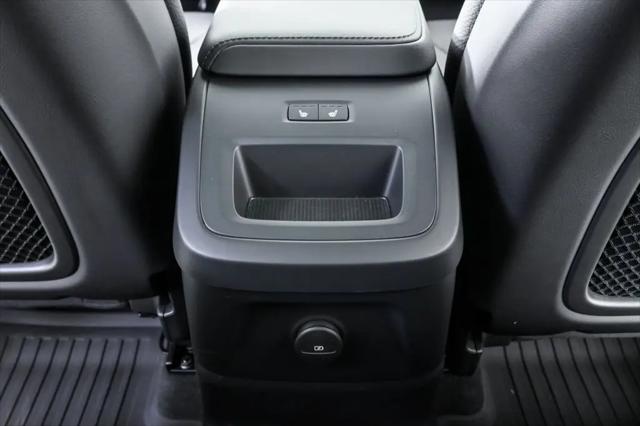 2024 Volvo XC60 Recharge T8 Plus Dark Theme