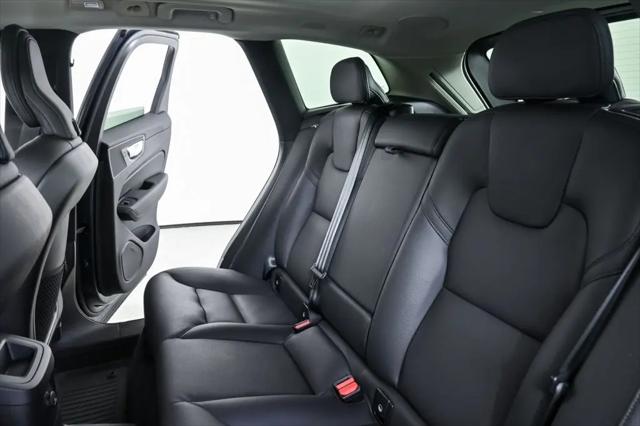 2024 Volvo XC60 Recharge T8 Plus Dark Theme