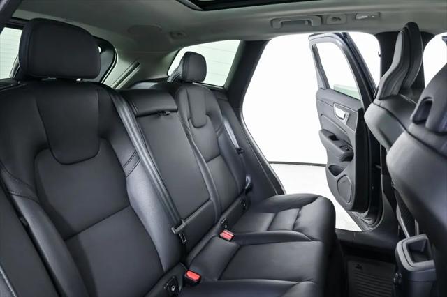2024 Volvo XC60 Recharge T8 Plus Dark Theme