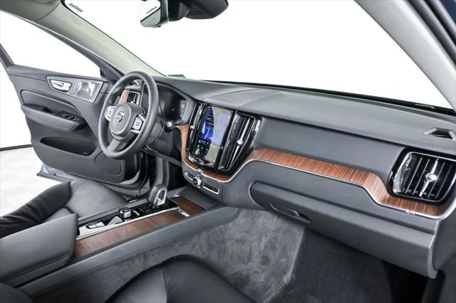 2024 Volvo XC60 Recharge T8 Plus Dark Theme
