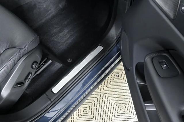 2024 Volvo XC60 Recharge T8 Plus Dark Theme