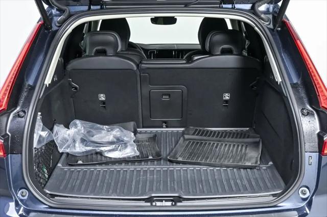 2024 Volvo XC60 Recharge T8 Plus Dark Theme