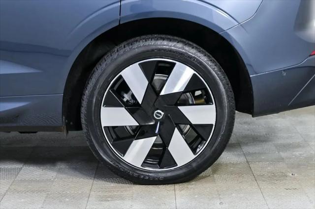 2024 Volvo XC60 Recharge T8 Plus Dark Theme