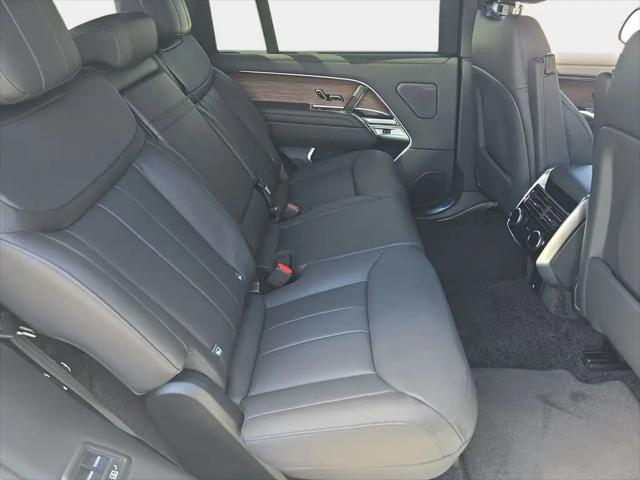 2026 Land Rover Range Rover P400 SE 7 Seat