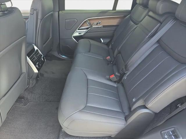 2026 Land Rover Range Rover P400 SE 7 Seat