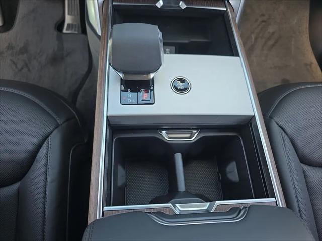 2026 Land Rover Range Rover P400 SE 7 Seat