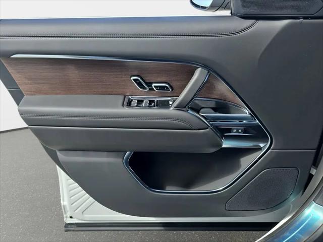 2026 Land Rover Range Rover P400 SE 7 Seat