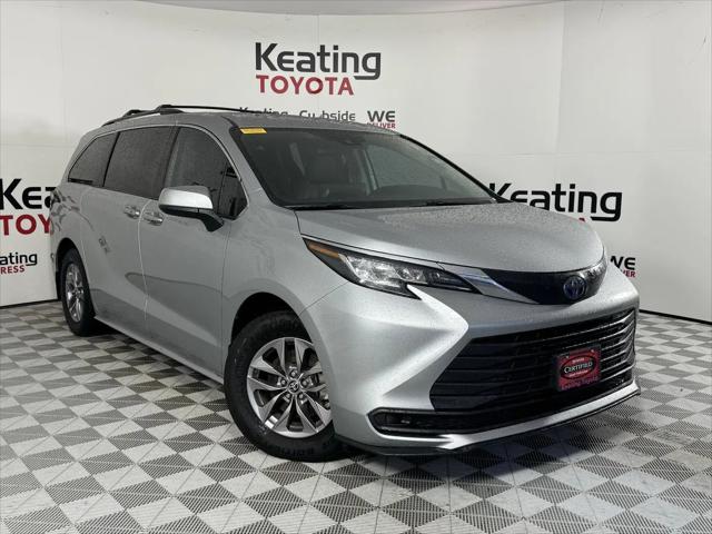2023 Toyota Sienna LE