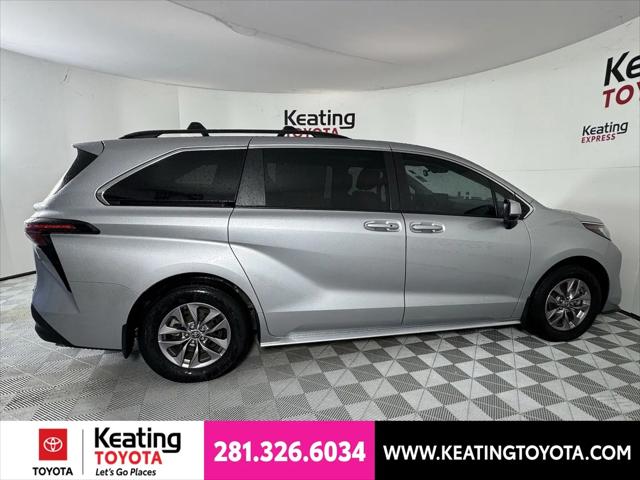2023 Toyota Sienna LE