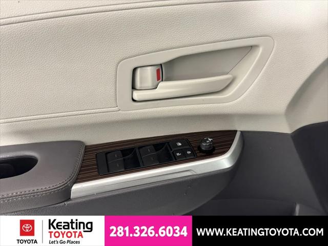 2023 Toyota Sienna LE