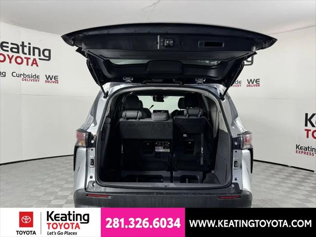 2023 Toyota Sienna LE