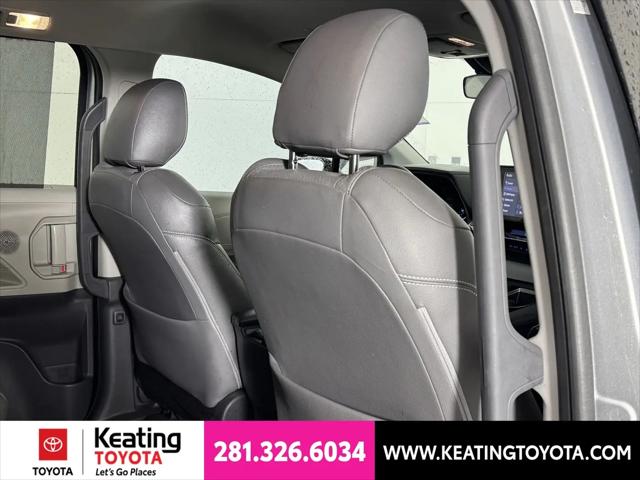 2023 Toyota Sienna LE