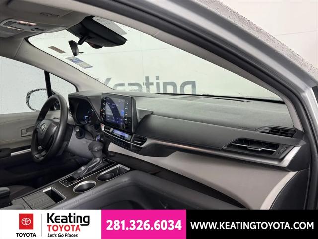 2023 Toyota Sienna LE