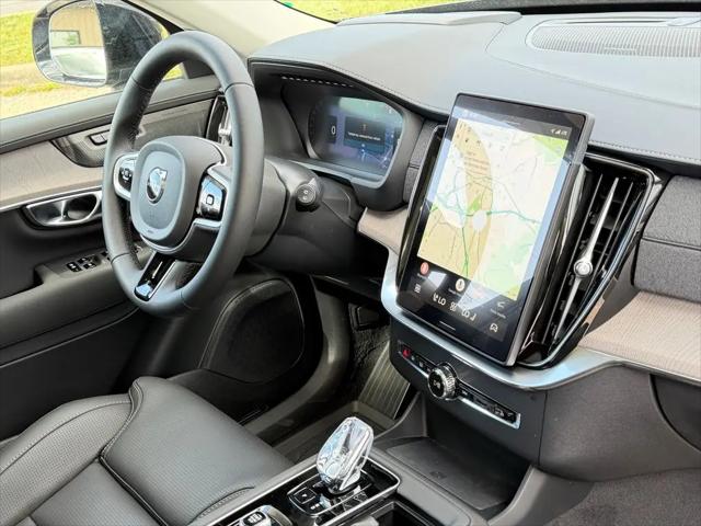 2026 Volvo XC90 Ultra Dark Theme, B6 AWD Gas (mild hybrid), Gasoline, 6 Seats