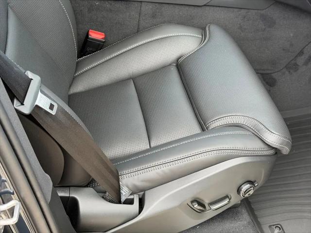2026 Volvo XC90 Ultra Dark Theme, B6 AWD Gas (mild hybrid), Gasoline, 6 Seats