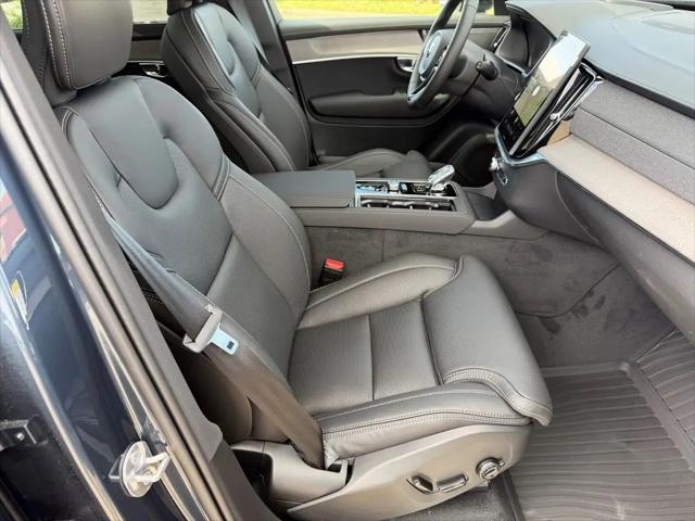 2026 Volvo XC90 Ultra Dark Theme, B6 AWD Gas (mild hybrid), Gasoline, 6 Seats