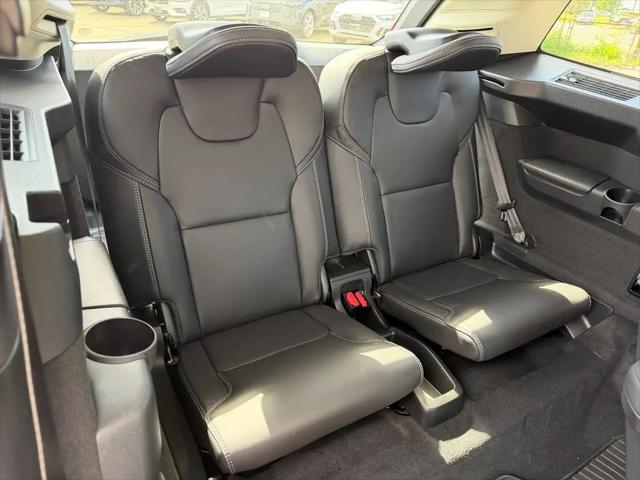 2026 Volvo XC90 Ultra Dark Theme, B6 AWD Gas (mild hybrid), Gasoline, 6 Seats