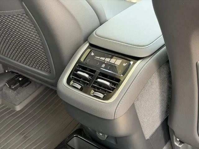 2026 Volvo XC90 Ultra Dark Theme, B6 AWD Gas (mild hybrid), Gasoline, 6 Seats