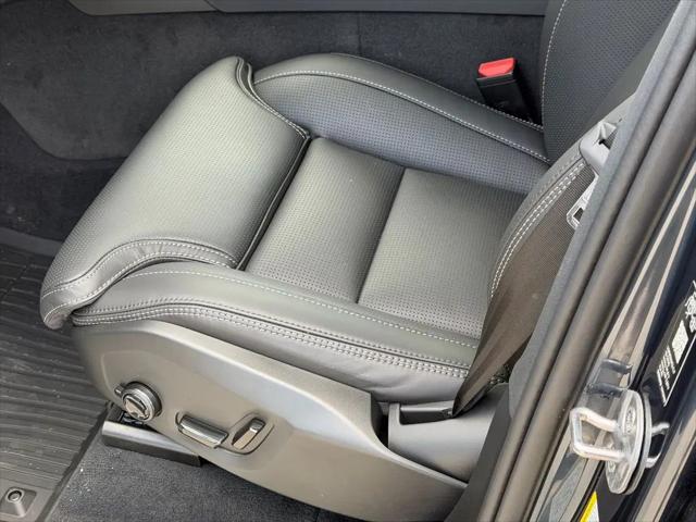 2026 Volvo XC90 Ultra Dark Theme, B6 AWD Gas (mild hybrid), Gasoline, 6 Seats