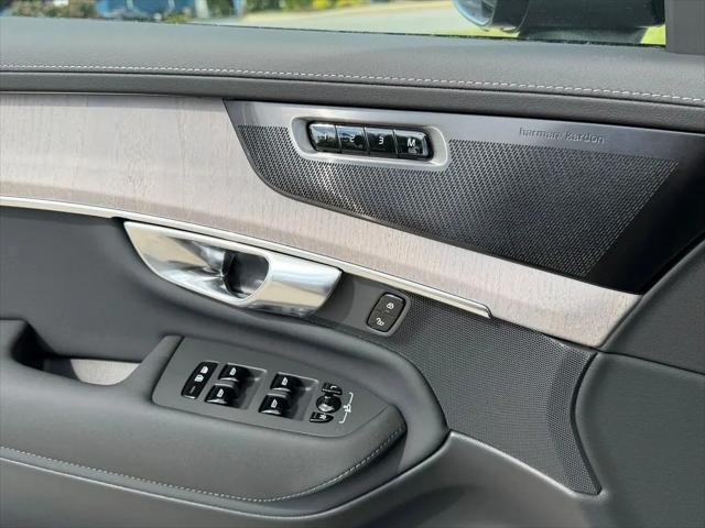 2026 Volvo XC90 Ultra Dark Theme, B6 AWD Gas (mild hybrid), Gasoline, 6 Seats