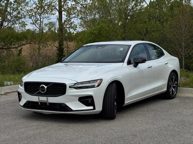 2024 Volvo S60 B5 Plus Dark Theme