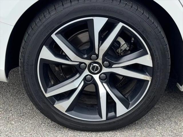 2024 Volvo S60 B5 Plus Dark Theme