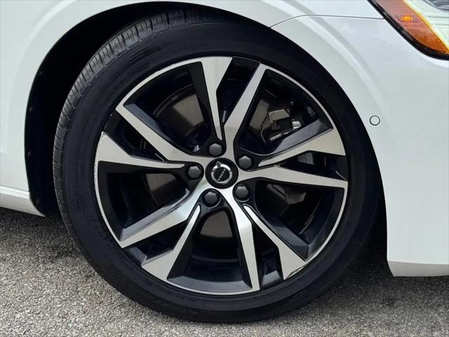2024 Volvo S60 B5 Plus Dark Theme