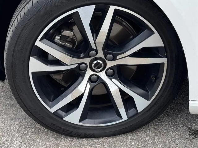 2024 Volvo S60 B5 Plus Dark Theme