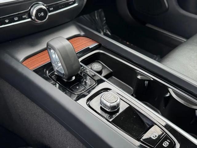 2024 Volvo S60 B5 Plus Dark Theme
