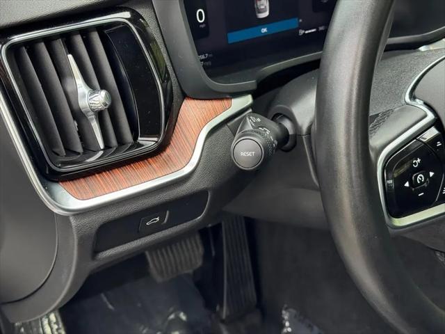 2024 Volvo S60 B5 Plus Dark Theme