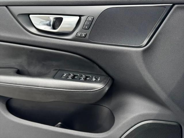 2024 Volvo S60 B5 Plus Dark Theme