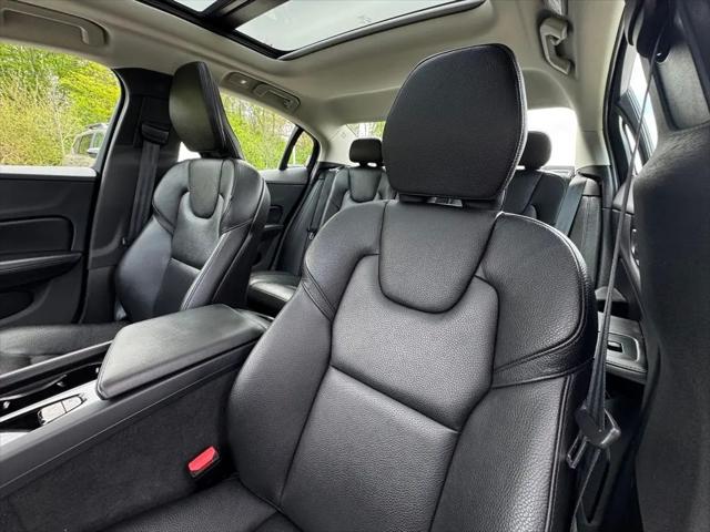 2024 Volvo S60 B5 Plus Dark Theme