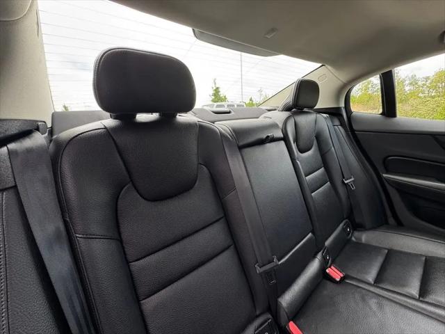 2024 Volvo S60 B5 Plus Dark Theme