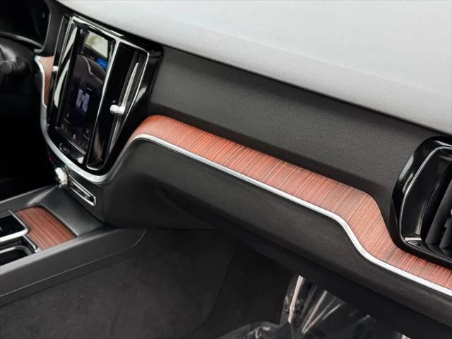 2024 Volvo S60 B5 Plus Dark Theme