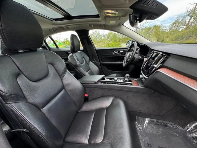 2024 Volvo S60 B5 Plus Dark Theme