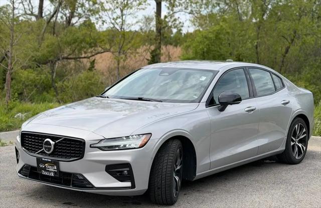 2024 Volvo S60 B5 Plus Dark Theme