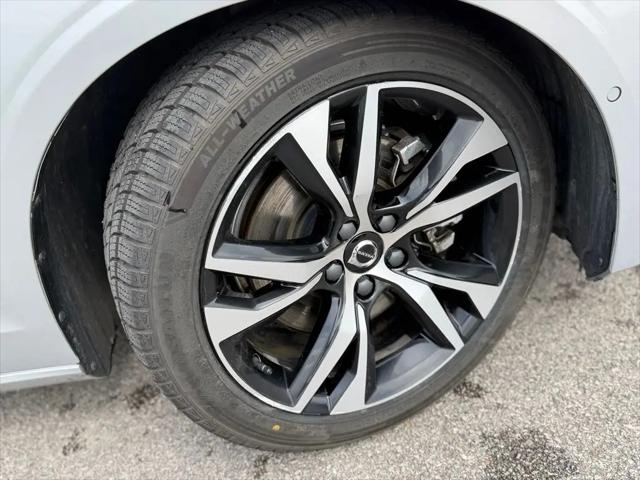 2024 Volvo S60 B5 Plus Dark Theme