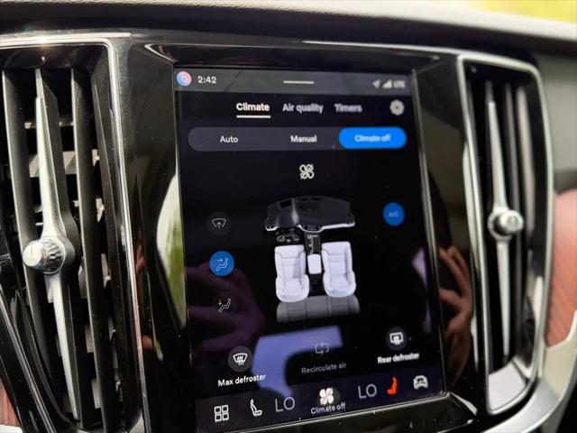 2024 Volvo S60 B5 Plus Dark Theme
