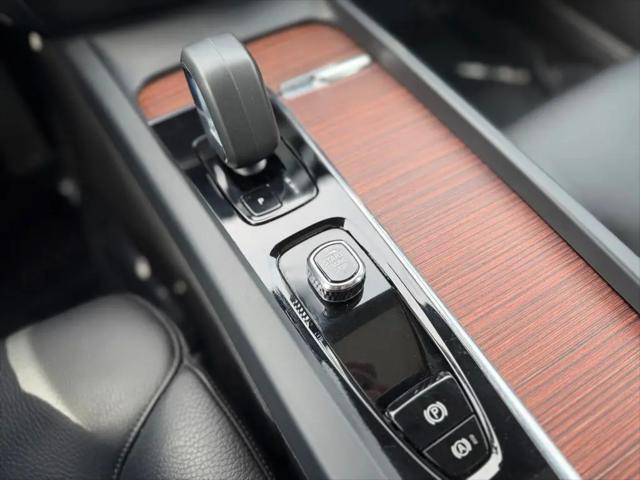 2024 Volvo S60 B5 Plus Dark Theme